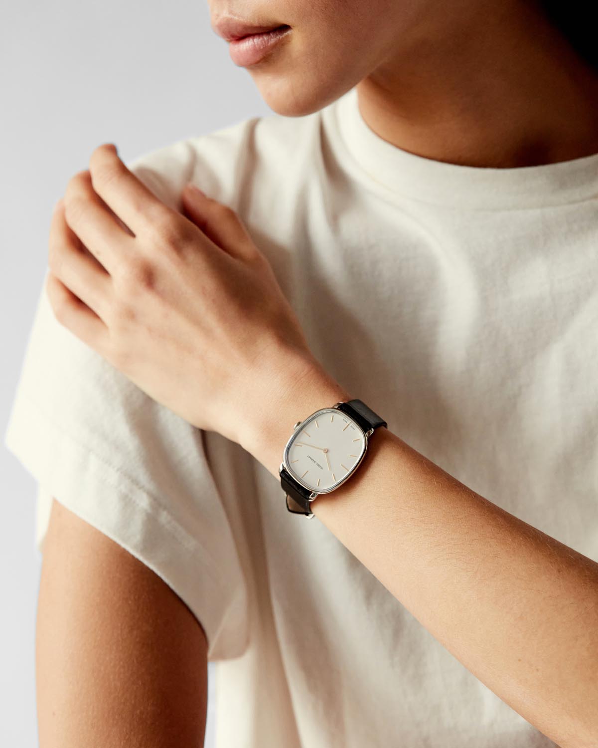 28.07 watch Woman Silver 2