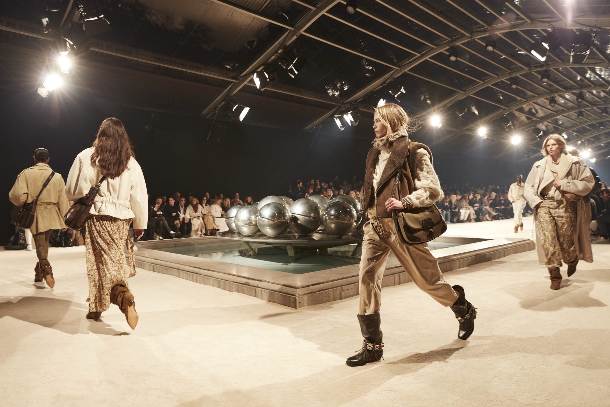 ISABEL MARANT | AMBIANCE SHOW FALL-WINTER 2024