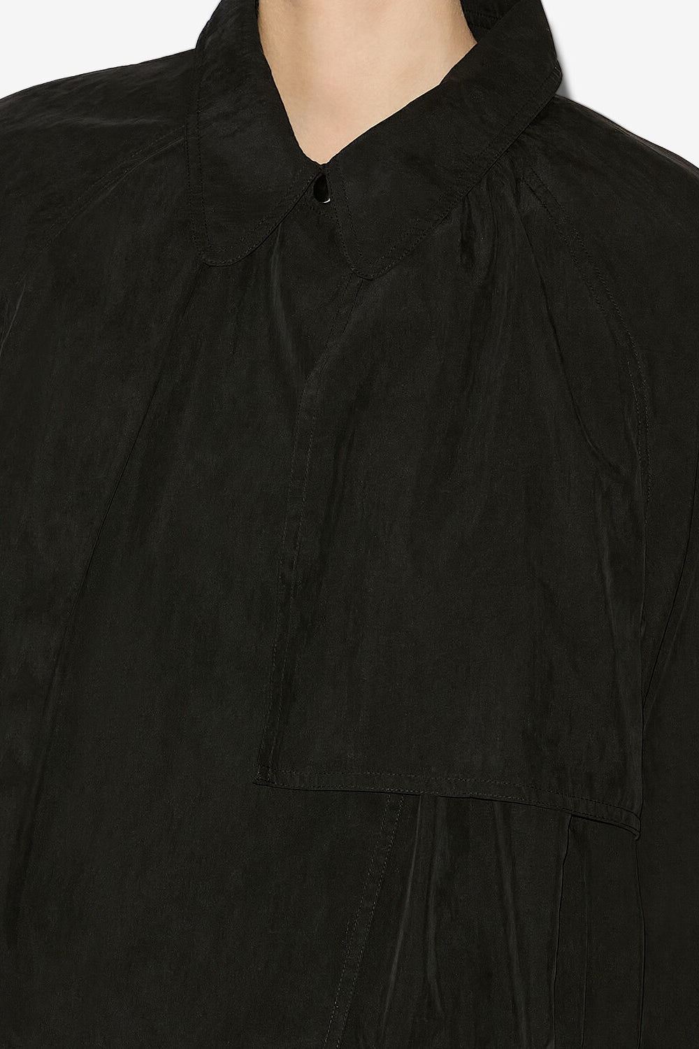 Kurze jacke gwenola aus satiniertem technischem gewebe - Schwarz - Woman - 3