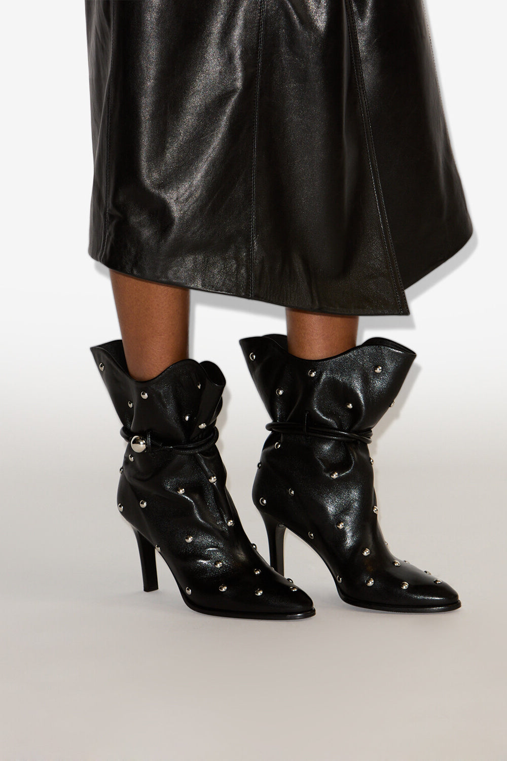 Stivali in pelle con borchie lolya - Black and silver - Woman - 5