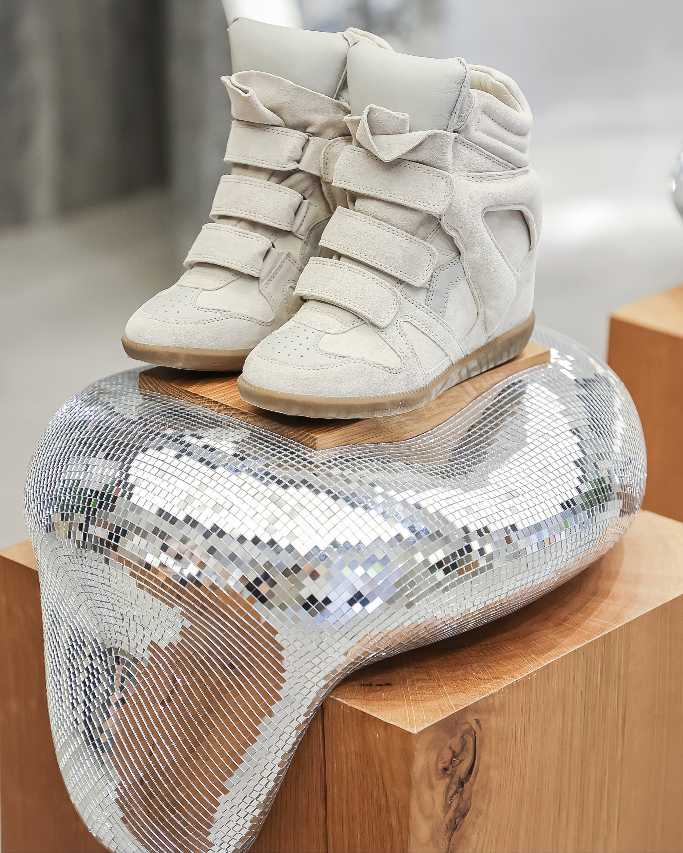 美品 Isabel Marant ベケット グレージュ イザベル・マラン | 上海でのベケット ポップアップ • ISABEL MARANT